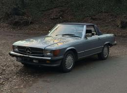 Mercedes-Benz SL 560 R107