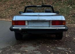 Mercedes-Benz SL 560 R107