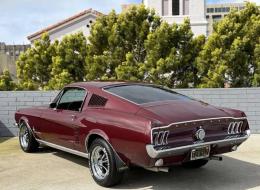 Ford Mustang V8 Fastback