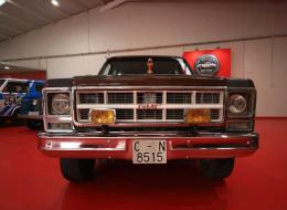 GMC Suburban 5.8
