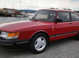 Saab 900 i