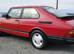 Saab 900 i