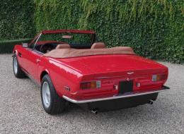 Aston Martin V8 volante
