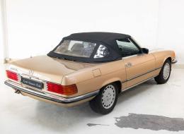 Mercedes-Benz SL 300 R107