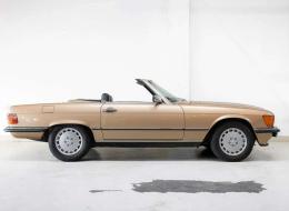 Mercedes-Benz SL 300 R107