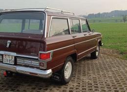 Jeep Wagoneer V8 5.9