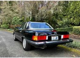 Mercedes-Benz SL 560 R107