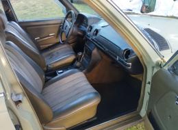 Mercedes-Benz 230 W123