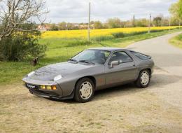 Porsche 928 S2