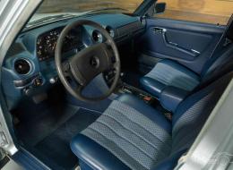 Mercedes-Benz 250 6 Cyl. 2.5 Berline