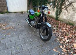 Moto Kawazaki Z750 Twin