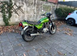 Moto Kawazaki Z750 Twin