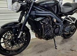 Moto Triumph SPEED TRIPLE 1050 "Full Black / Full Power"