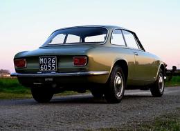 Alfa Roméo Giulia GT 1300 Junior