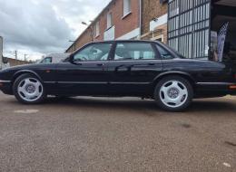 Jaguar Série - XJ XJR BERLINE 326 CH 