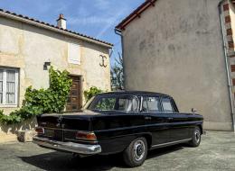 Mercedes-Benz 230 L6