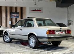 BMW Série 3 320i Coupé BVM5 (E30)