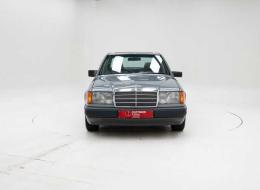 Mercedes-Benz E 230 '88 CH98802