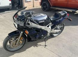 Moto yamaha FZR 400