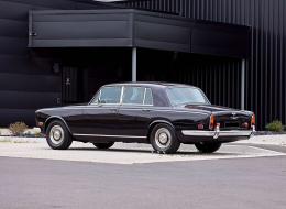 Bentley Saloon V8