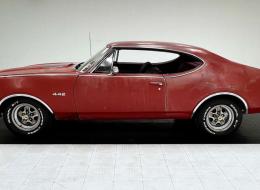 Oldsmobile 442 2 Door Holiday Coupe