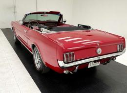 Ford Mustang V8 Convertible