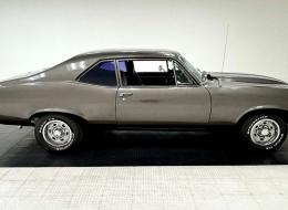 Chevrolet Nova Coupé