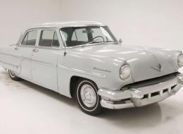 Lincoln Cosmopolitan Sedan