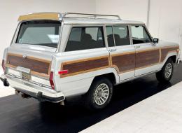 Jeep Grand Wagoneer