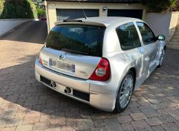 Renault Clio phase 2 V6 3.0i 24V 255ch