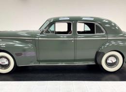 Oldsmobile Série 90 Custom Cruiser 4 Door Touring Sedan