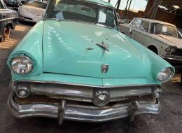 Ford Custom Line Sedan