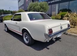 Ford Mustang V8 4.7 Litres, boite méca 4