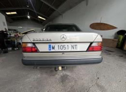 Mercedes-Benz 300 E-24