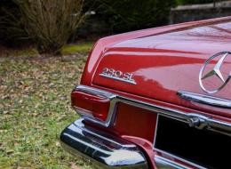 Mercedes-Benz 230 SL