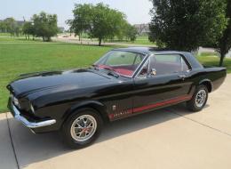 Ford Mustang BLACK/ RED 