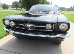Ford Mustang BLACK/ RED 