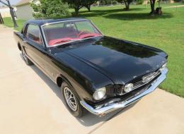 Ford Mustang BLACK/ RED 