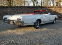 Oldsmobile Dynamic 88 Convertible only 29.710 original miles