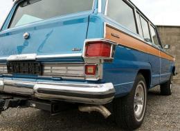 Jeep Wagoneer V8