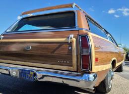 Ford LTD Country Squire 400