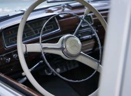 Mercedes-Benz 220 S