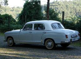 Mercedes-Benz 220 S