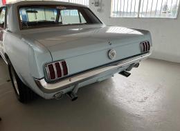 Ford Mustang 4.7L V8 270ch