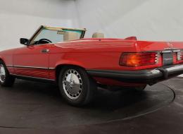 Mercedes-Benz SL 560