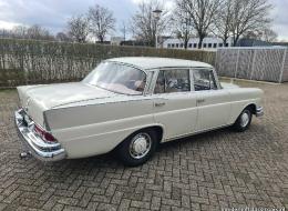 Mercedes-Benz 220 S