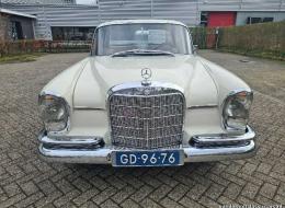 Mercedes-Benz 220 S