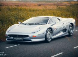 Jaguar XJ 220